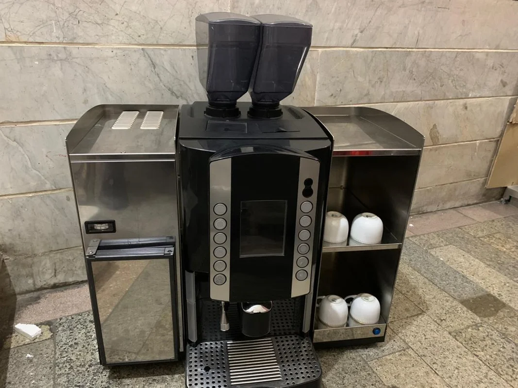 قهوه ساز فول اتوماتیک کاریمالی (وندینگ ماشین) با یخچال شیر و فنجان گرم کن - (دست دوم)